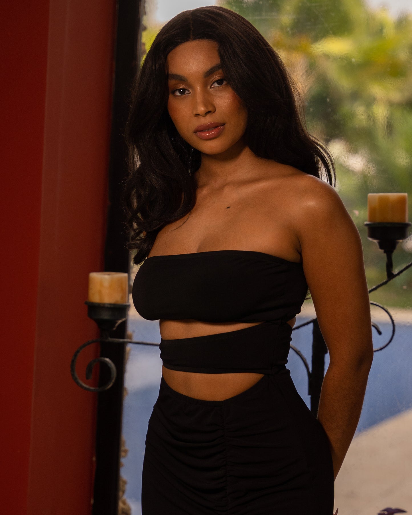 Vestido midi preto com recorte Camille